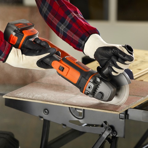 Black and Decker - 18V LithiumIon Cordless Angle Grinder with 40Ah Battery Charger and Protective cover - BCG720M1