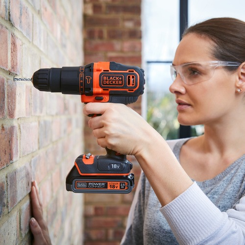 Black and Decker - 18V ltiumionos 2 fogaskerk smart tech frkalapcs 400mA tltvel s kszletdobozzal - BDCHD18KST