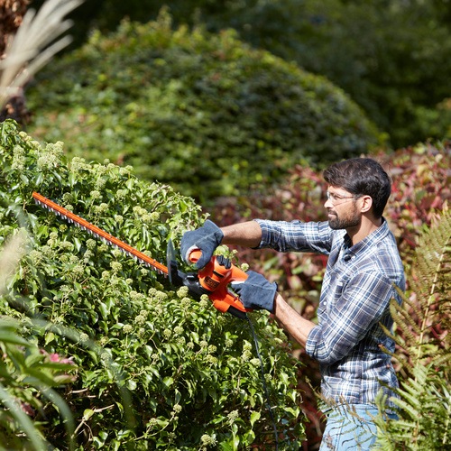 Black and Decker - 45cm 420W Hedge Trimmer - BEHT201