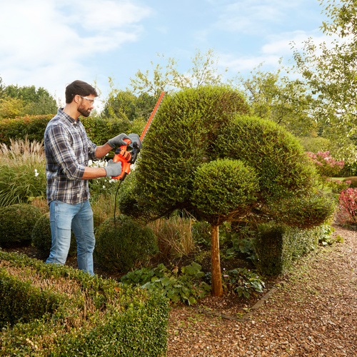 Black and Decker - 45cm 420W Hedge Trimmer - BEHT201