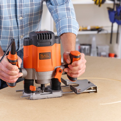 Black and Decker - 1200W 635 mm Felsmar kiegsztkkel s kofferrel - KW1200EKA