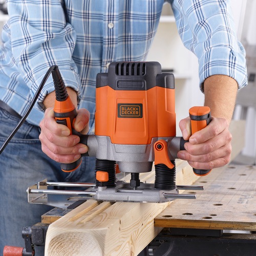 Black and Decker - 1200W 635 mm Felsmar kiegsztkkel s kofferrel - KW1200EKA