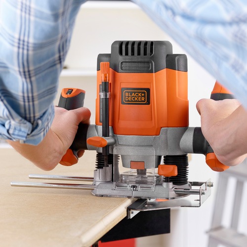 Black and Decker - 1200W 635 mm Felsmar kiegsztkkel s kofferrel - KW1200EKA