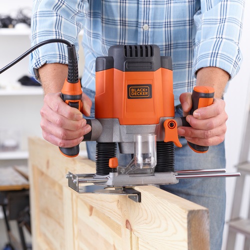 Black and Decker - 1200W 635 mm Felsmar kiegsztkkel s kofferrel - KW1200EKA